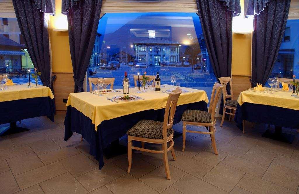 贝尔尼纳酒店 蒂拉诺 餐厅 照片